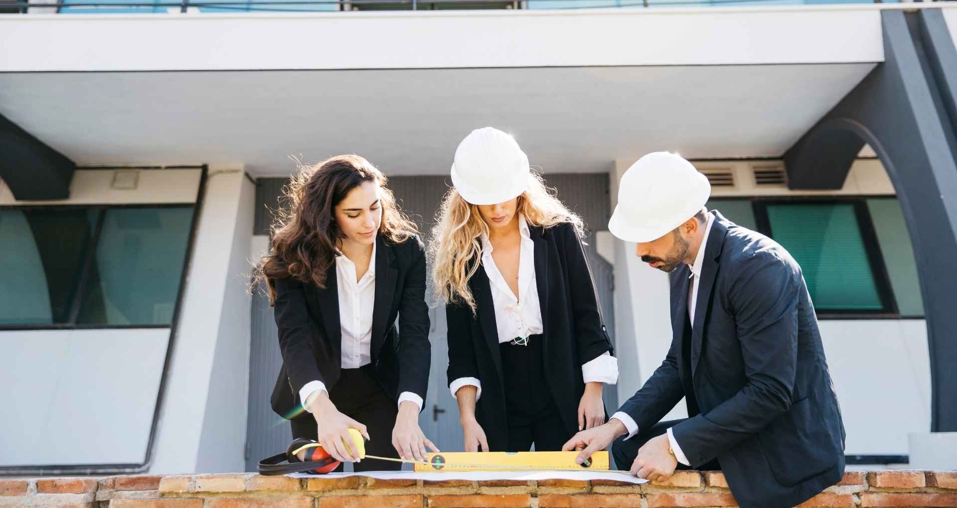 arquitectos-trabajando